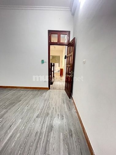 Cc Mời thuê nhà ngõ 73 Nguyen Hồng 55m2 5pn 18 tr/1 th