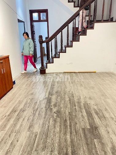 Cc Mời thuê nhà ngõ 73 Nguyen Hồng 55m2 5pn 18 tr/1 th