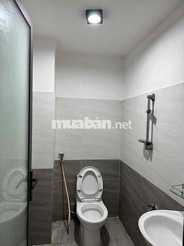 Nhà Thuê Hẻm 1/ luỹ bán bích.DT:4 X 9m kết cấu cấp 4 Trống suốt 1WC