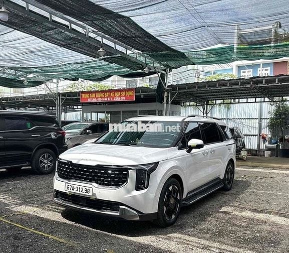 Kia Carnival 2.2D Premium 8 chỗ 2024 - 72000km