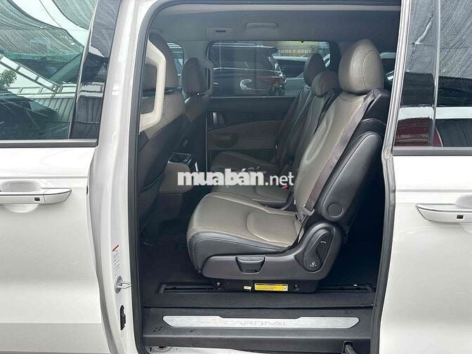 Kia Carnival 2.2D Premium 8 chỗ 2024 - 72000km