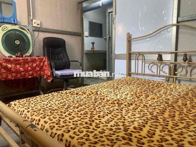 phòng tầng 3 đầy đủ nội thất giờ giấc tự do cửa vân tay