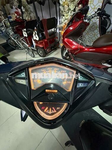 Xe máy Yamaha Luvias GTX màu xanh dương