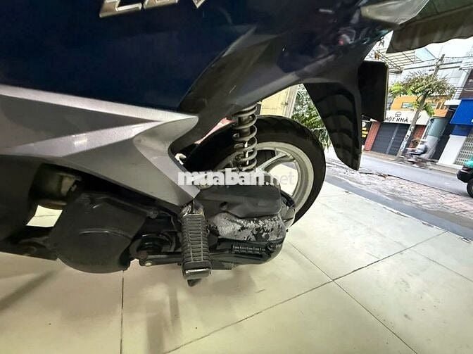 Xe máy Yamaha Luvias GTX màu xanh dương