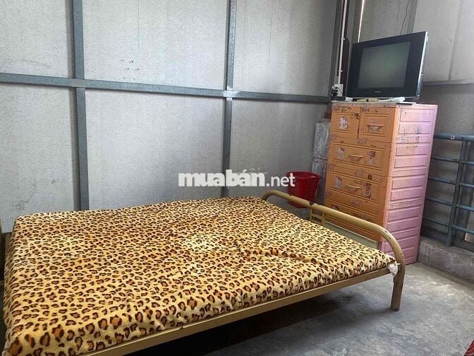 phòng tầng 3 đầy đủ nội thất giờ giấc tự do cửa vân tay