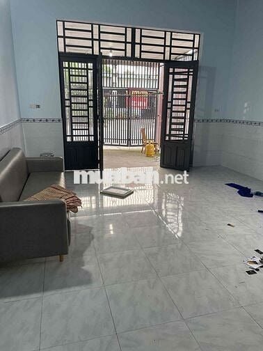 Cho thuê nhà nguyên căn mặt tiền Đx043 nhựa 8m đối diện HT3