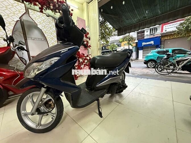 Xe máy Yamaha Luvias GTX màu xanh dương