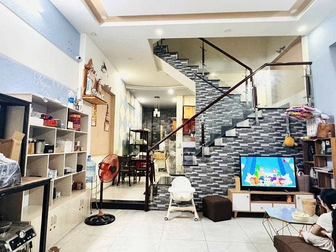 NHÀ ĐẸP 3 TẦNG - GẦN LÀNG ĐH THỦ ĐỨC  - GIÁ 4.9 tỷ