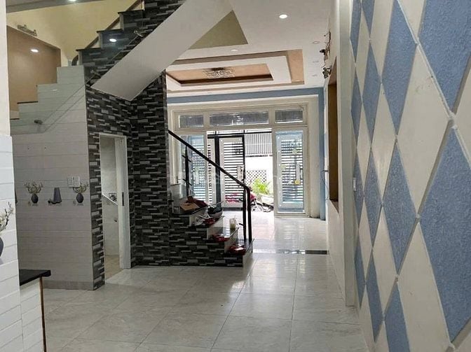 NHÀ ĐẸP 3 TẦNG - GẦN LÀNG ĐH THỦ ĐỨC  - GIÁ 4.9 tỷ
