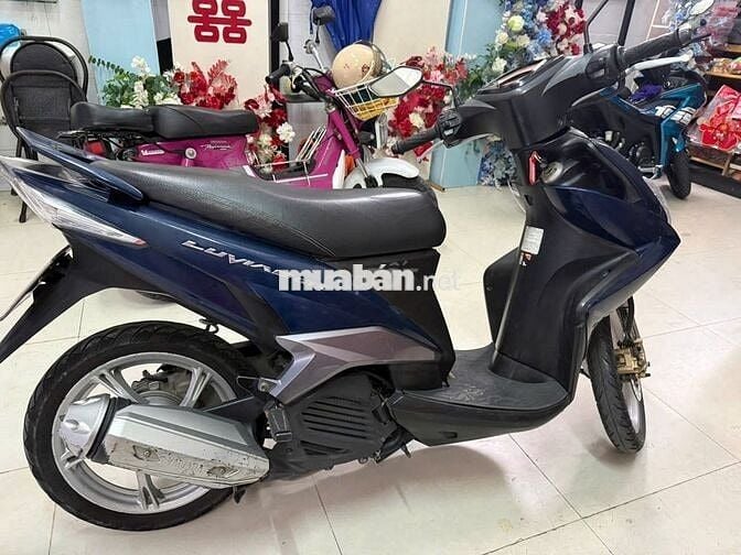 Xe máy Yamaha Luvias GTX màu xanh dương