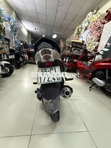 Xe máy Yamaha Luvias GTX màu xanh dương