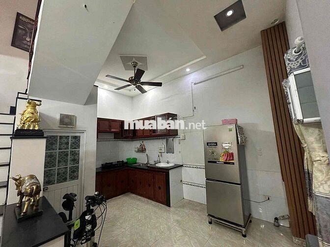 nhà 2 tầng full Nội Thất có 3 phòng ngủ 3wc, hẻm Bình Thành BHH B