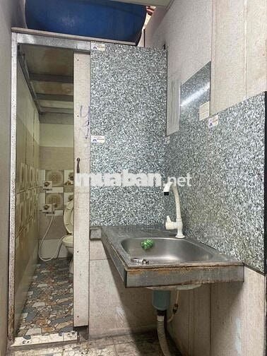 phòng tầng 3 đầy đủ nội thất giờ giấc tự do cửa vân tay