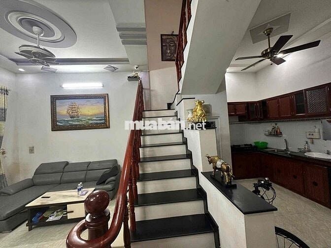 nhà 2 tầng full Nội Thất có 3 phòng ngủ 3wc, hẻm Bình Thành BHH B