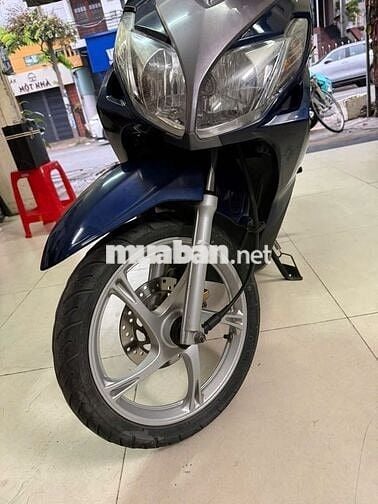 Xe máy Yamaha Luvias GTX màu xanh dương