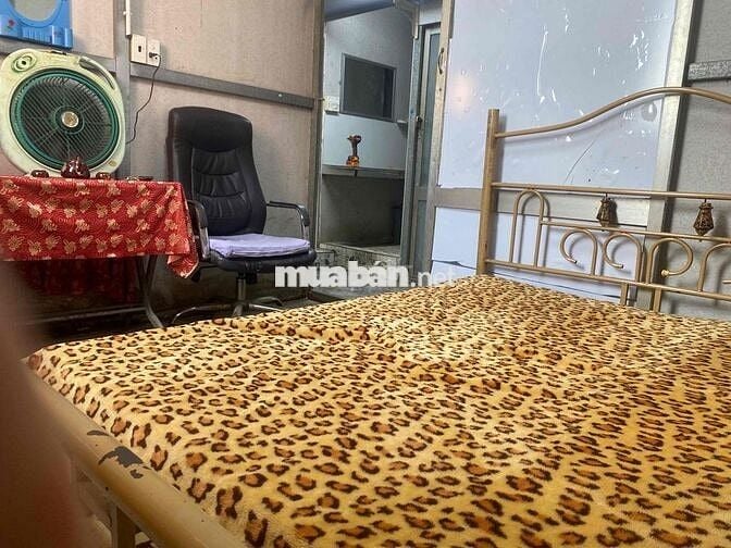 phòng tầng 3 đầy đủ nội thất giờ giấc tự do cửa vân tay