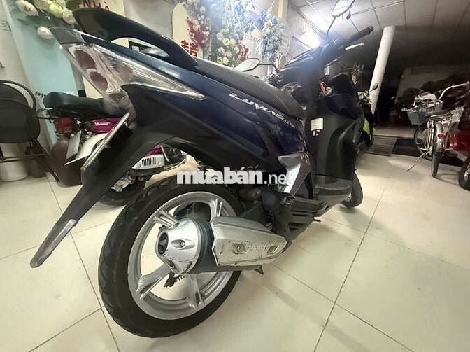 Xe máy Yamaha Luvias GTX màu xanh dương
