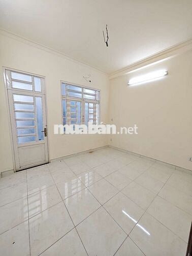 NHÀ 2 MẶT TIỀN - 2 BAN CÔNG TRƯỚC SAU - 4PN _