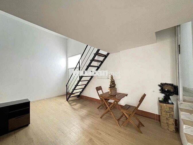 CĂN HỘ GÁC LỬNG FULL NỘI THẤT CỬA SỔ NGAY SÂN BAY TÂN BÌNH