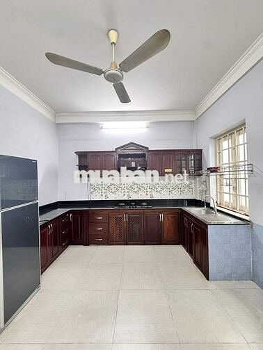 Cho thuê nhà mặt tiền 90m2 3 tầng + sân thượng