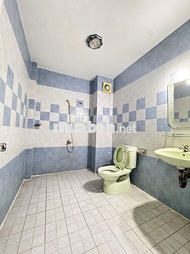 Cho thuê nhà mặt tiền 90m2 3 tầng + sân thượng