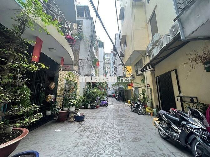 Giá rẻ 3x Triệu bao thuế - Nhà 30 Phó Đức Chính, Quận 1 - 4TẦNG/4PN