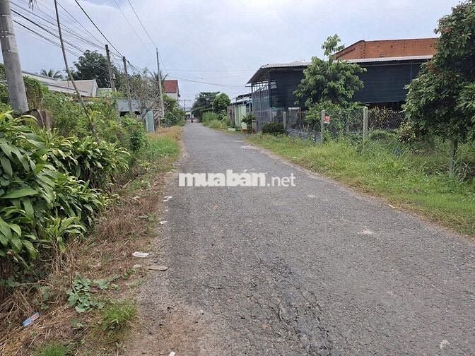 8m mặt tiền đường nhựa thông. Sổ sẵn, có thổ cư. 1,05 tỷ