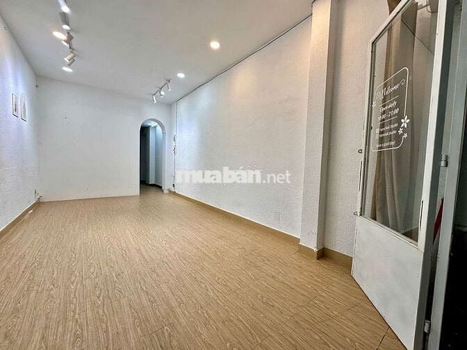 Nhà VIP Lê Quang Định – Hẻm Xe Hơi – 5PN Sân Thượng – 24Tr/Tháng