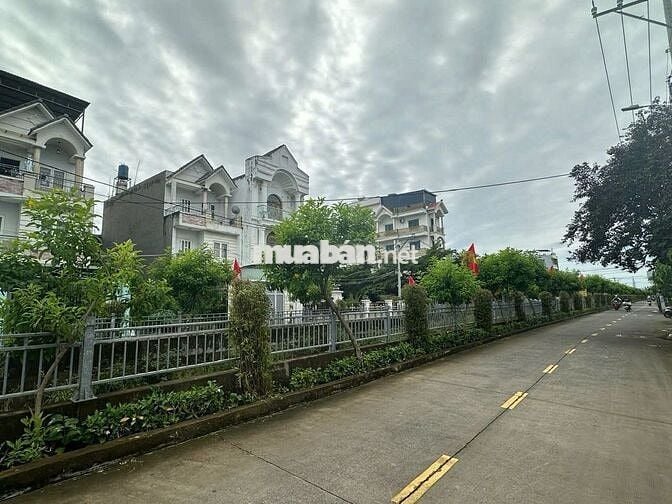 cần bán đất chính chủ giá tốt,  mặt tiền , khu vực dân cư đông đúc