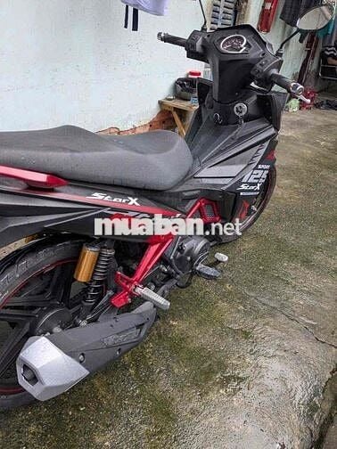 xe strax 125 fi màu đỏ đen