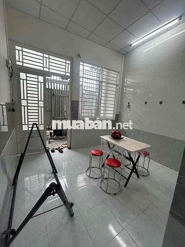 Nhà 2 phòng hẻm ô tô đường Hoàng Quốc Việt