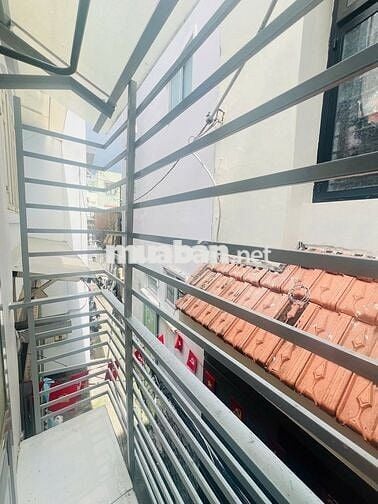 Nhà phù hợp gia đình nhỏ đi làm đi học, ngay trung tâm quận 1