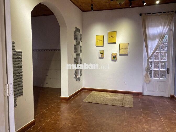 Cho thuê villa có vườn đào cổ gần ga Đà Lạt giá 13tr, mặt Đường