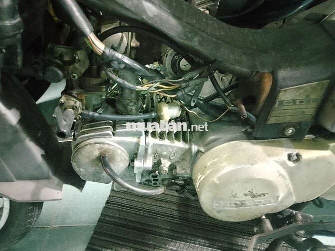 Xe máy Honda Cub 82 độ 100cc màu xám