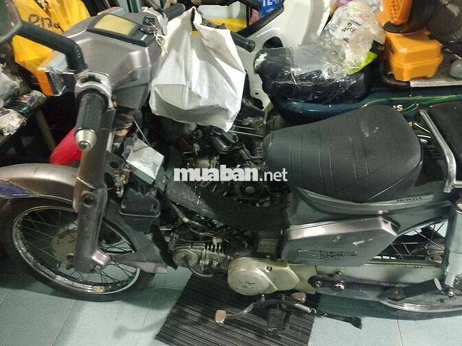 Xe máy Honda Cub 82 độ 100cc màu xám