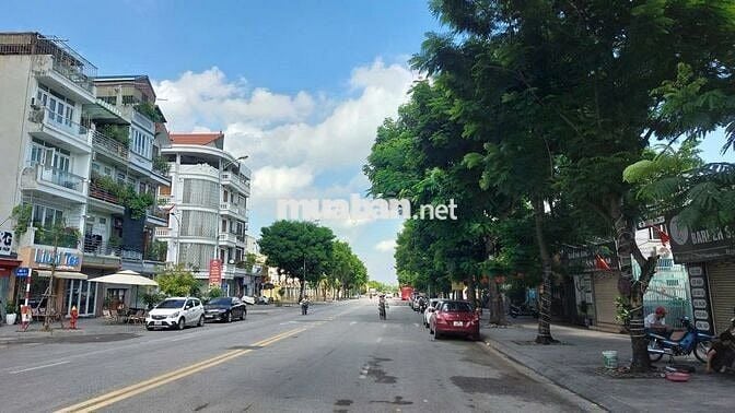 Trung tâm phố Thanh Am, đất 35m2-6.85 tỷ, lô góc, ô tô,10m ra mặt phố Trung tâm phố Thanh Am, đất 35m2-6.85 tỷ, lô góc, ô tô,10m ra mặt phố