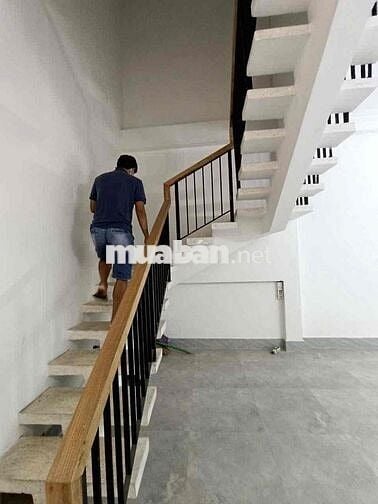 Nhà Mới Sơn Sửa DT 5x15 1Trệt 1Lầu 2Pn 3Wc Hẻm Ôtô Gần Citylank