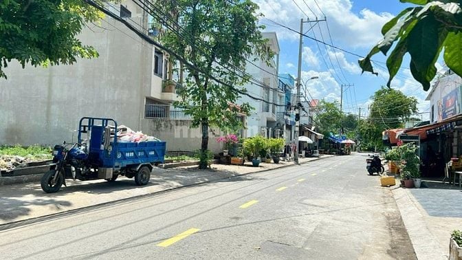 Bán đất 111,9m2 ( 4.5 x 24.86 ) , mặt đường 12m , vỉa hẻ 2m , 