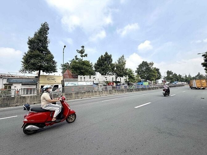 Bán CHDV 5 tầng đường Số 9, Linh Tây, cách Phạm Văn Đồng 100m, gần đại