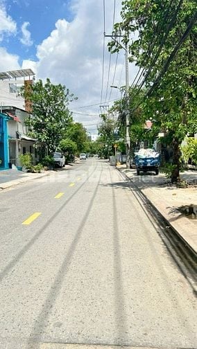 Bán đất 111,9m2 ( 4.5 x 24.86 ) , mặt đường 12m , vỉa hẻ 2m , 