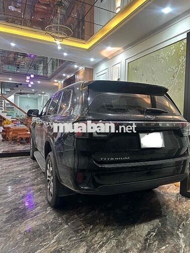 Ford Everest 2024 Titanium 2.0L 4x2 AT - 3000 km