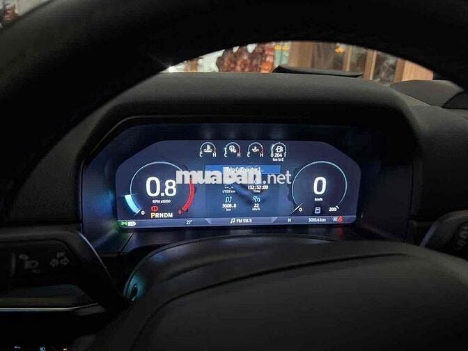 Ford Everest 2024 Titanium 2.0L 4x2 AT - 3000 km