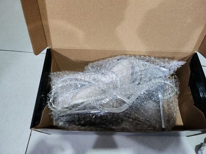 Pass lại đôi giày tiệc còn mới sang chảnh!