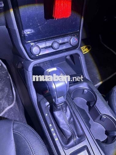 Ford Everest 2024 Titanium 2.0L 4x2 AT - 3000 km