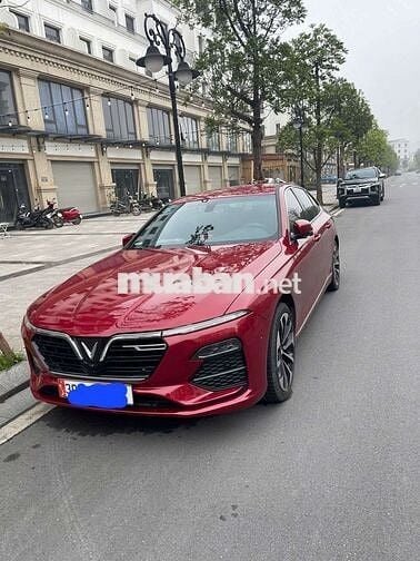 VinFast Lux A2.0 2022 màu đỏ, số tự động