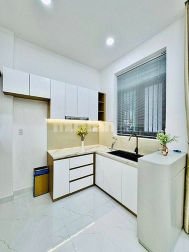 Nhà đẹp xây mới 3 Tầng- Sân thượng- Sau căn MT Nguyễn Trọng Tuyển