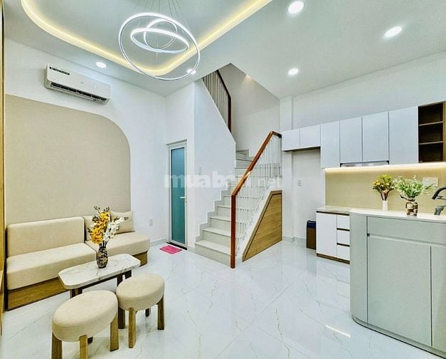 Nhà đẹp xây mới 3 Tầng- Sân thượng- Sau căn MT Nguyễn Trọng Tuyển