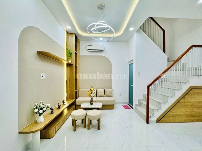 Nhà đẹp xây mới 3 Tầng- Sân thượng- Sau căn MT Nguyễn Trọng Tuyển