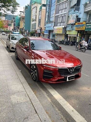 VinFast Lux A2.0 2022 màu đỏ, số tự động