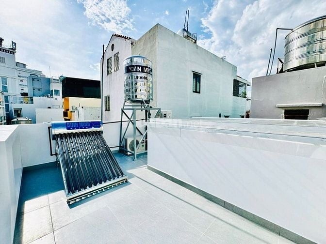 Nhà đẹp xây mới 3 Tầng- Sân thượng- Sau căn MT Nguyễn Trọng Tuyển